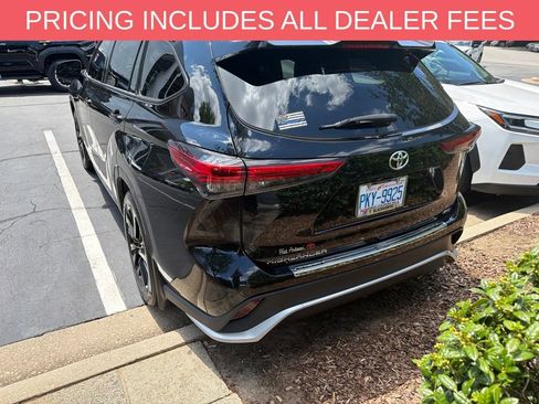 Used 2023 Toyota Highlander XSE FWD image 5