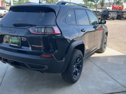 Used 2020 Jeep Cherokee Trailhawk AWD/4WD image 5