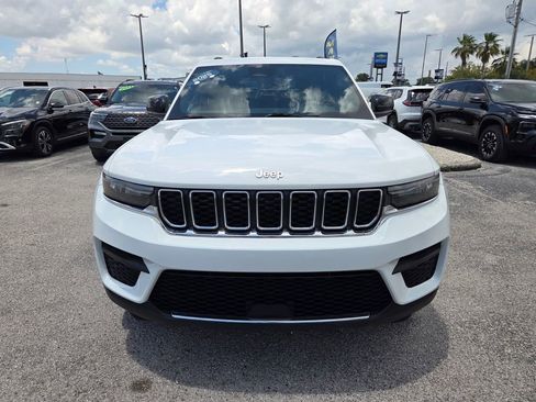 Used 2025 Jeep Grand Cherokee Laredo X w/ Luxury Tech Group I RWD image 18
