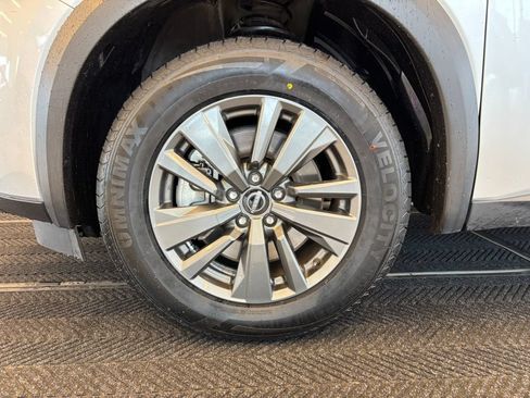 Used 2023 Nissan Pathfinder SV AWD/4WD image 7