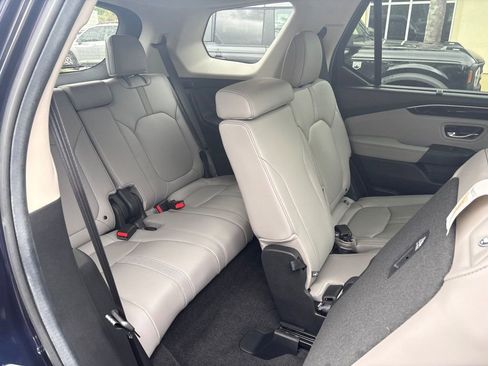 Used 2025 Honda Pilot EX-L image 4