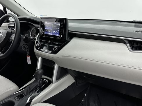 Used 2022 Toyota Corolla Cross L image 32