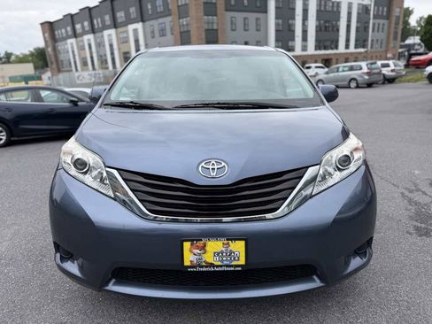 Used 2014 Toyota Sienna LE FWD image 2