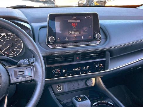 Used 2023 Nissan Rogue SV image 17