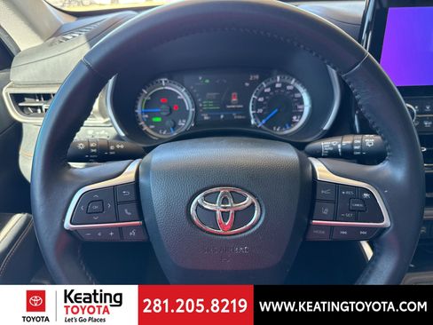 Certified 2023 Toyota Highlander Bronze Edition image 22