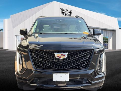 Used 2025 Cadillac Escalade Sport Platinum AWD/4WD image 2