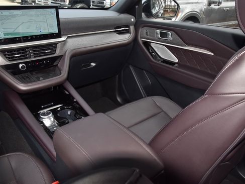 Certified 2025 Ford Explorer Platinum w/ LUX Leather Package image 18