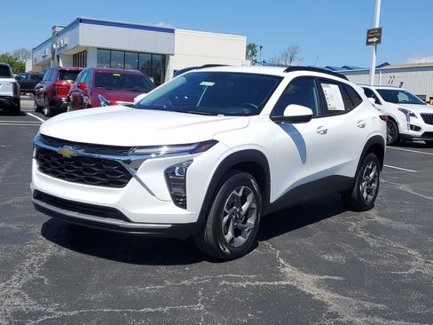 Used 2024 Chevrolet Trax LT w/ Driver Confidence Package image 29