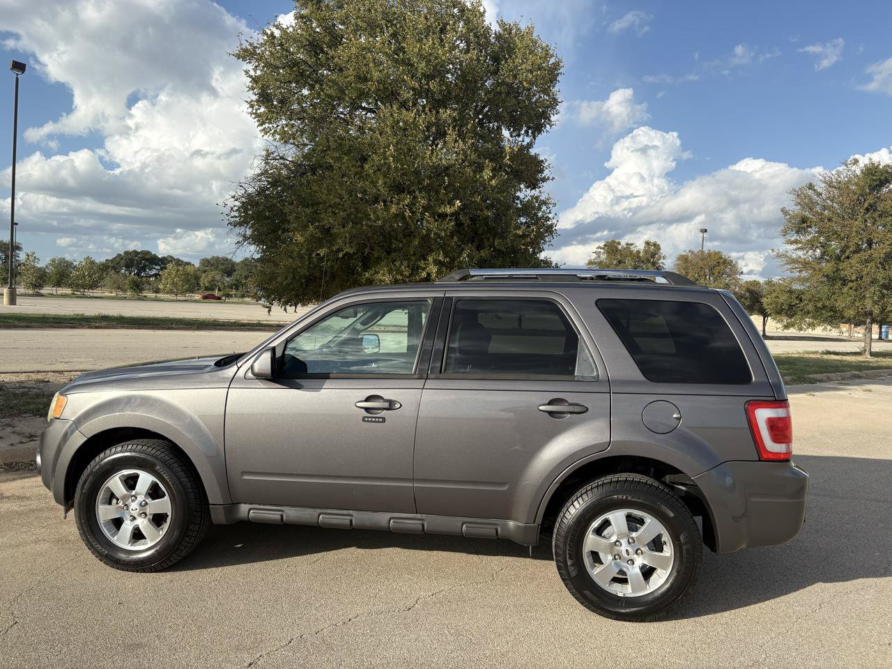 Used 2009 Ford Escape Limited FWD image 4