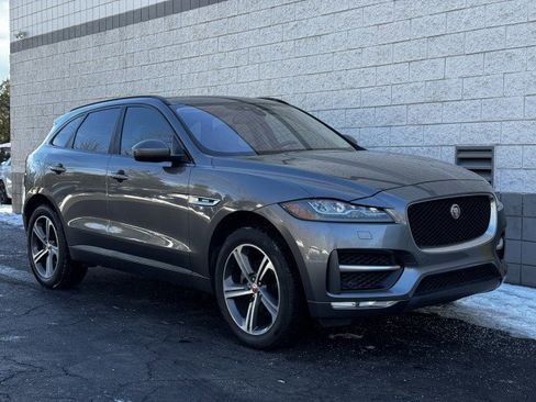 Used 2017 Jaguar F-PACE R-Sport image 19