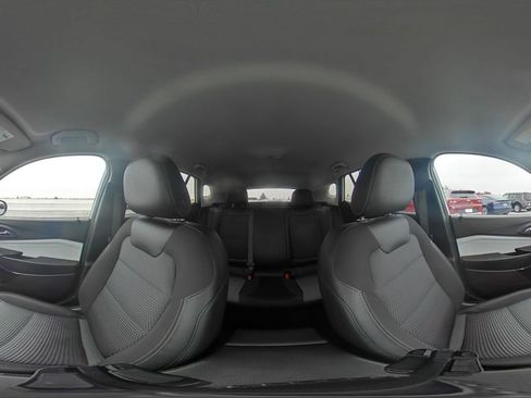 Used 2025 Chevrolet Trax LT image 40