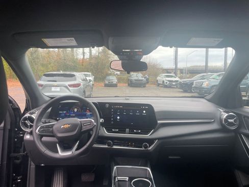 Used 2025 Chevrolet Equinox LT image 29