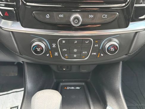 Used 2023 Chevrolet Traverse LT AWD/4WD image 33