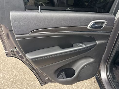 Used 2018 Jeep Grand Cherokee Limited w/ Trailer Tow Group IV image 18