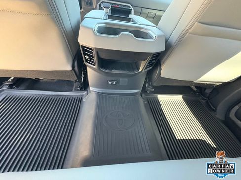 Used 2025 Toyota Tundra Limited AWD/4WD image 27