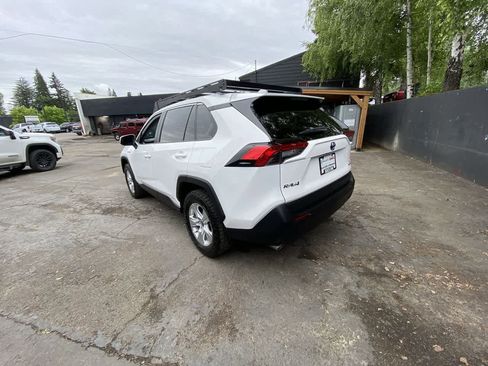 Used 2021 Toyota RAV4 XLE w/ XLE Grade Weather Package AWD/4WD image 4