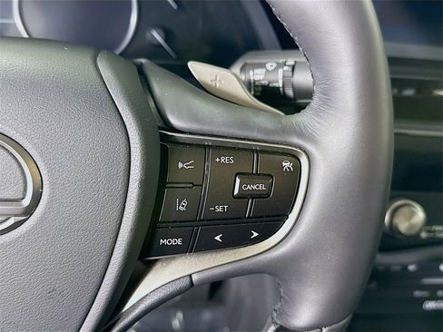 Used 2022 Lexus ES 300h w/ Luxury Package image 24