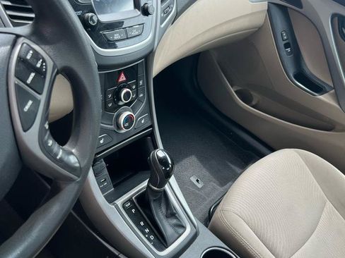 Used 2014 Hyundai Elantra SE w/ Option Group 02 FWD image 10