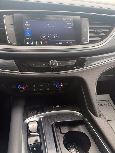 Used 2024 Buick Enclave Essence AWD/4WD image 17