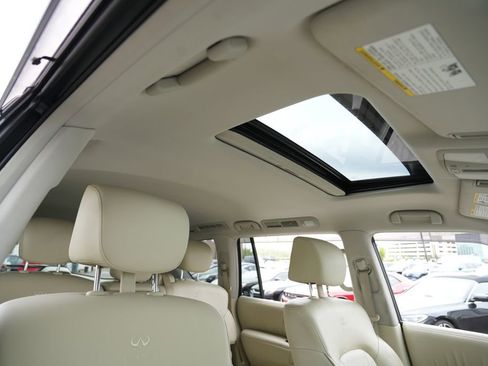 Used 2012 INFINITI QX56 4WD w/ Deluxe Touring Pkg image 32