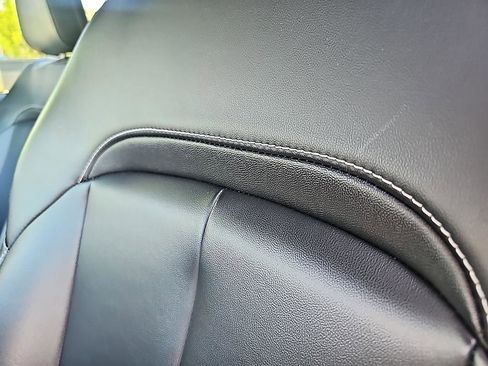 Used 2024 Jeep Grand Cherokee Limited w/ Black Appearance Package AWD/4WD image 17