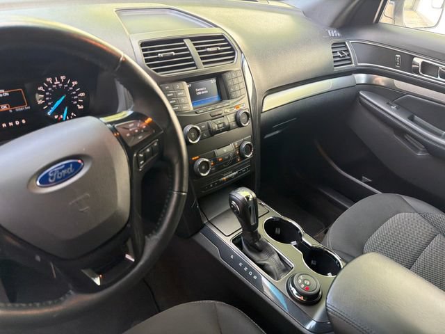 Used 2018 Ford Explorer XLT AWD/4WD image 11