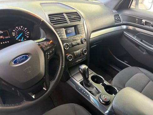 Used 2018 Ford Explorer XLT AWD/4WD image 11