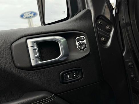 Used 2021 Jeep Gladiator Overland w/ Popular Equipment Package image 16