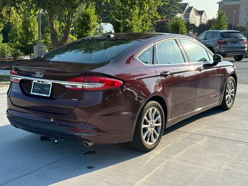 Used 2017 Ford Fusion SE w/ Fusion SE Technology Package FWD image 7