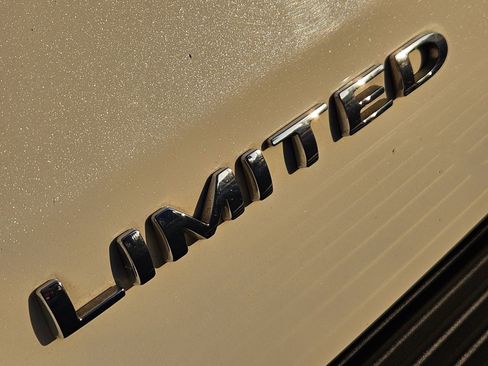 Used 2021 Ford Expedition Limited image 15