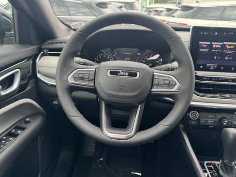 Used 2024 Jeep Compass Limited image 10