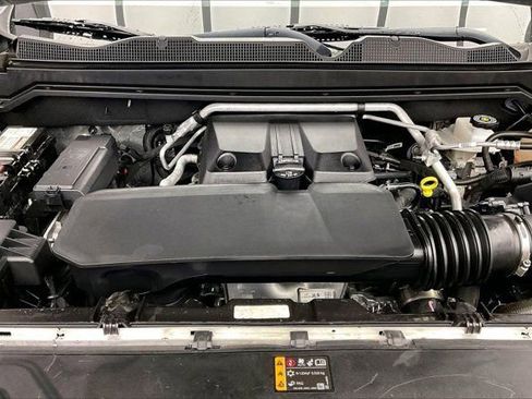 Used 2023 GMC Canyon Denali image 9