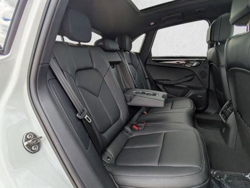Certified 2025 Porsche Macan AWD/4WD image 24