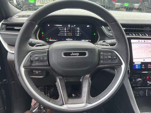 Used 2024 Jeep Grand Cherokee L Limited w/ Luxury Tech Group II AWD/4WD image 11