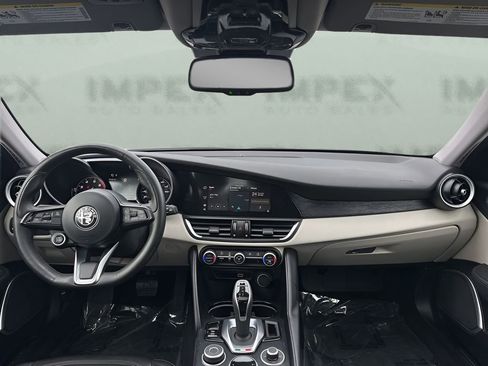 Used 2020 Alfa Romeo Giulia Base w/ Nero Edizione image 13