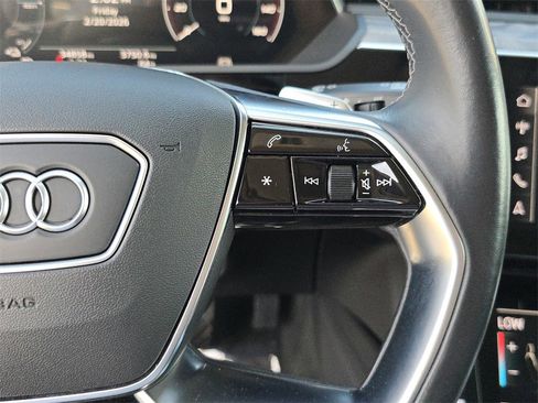 Certified 2022 Audi e-tron Premium image 21