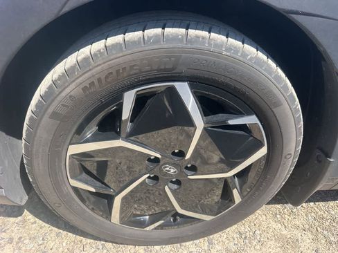 Used 2024 Hyundai Ioniq 5 SE image 2