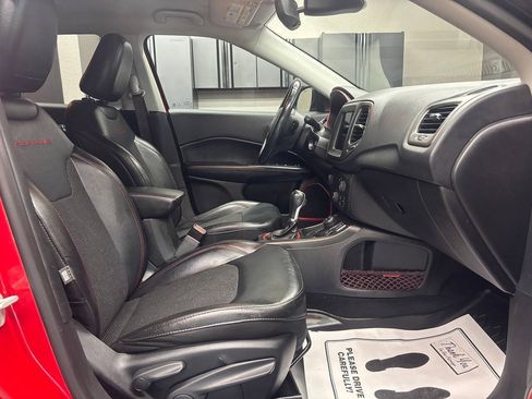 Used 2020 Jeep Compass Trailhawk AWD/4WD image 27