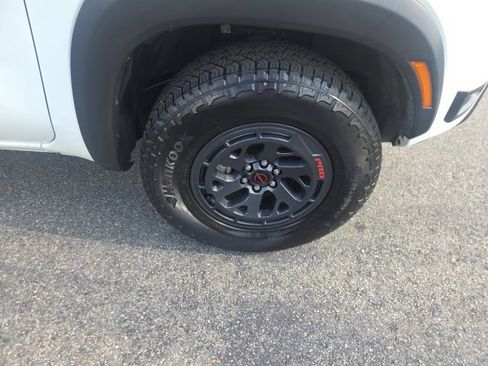 Used 2026 Nissan Frontier PRO-4X AWD/4WD image 12