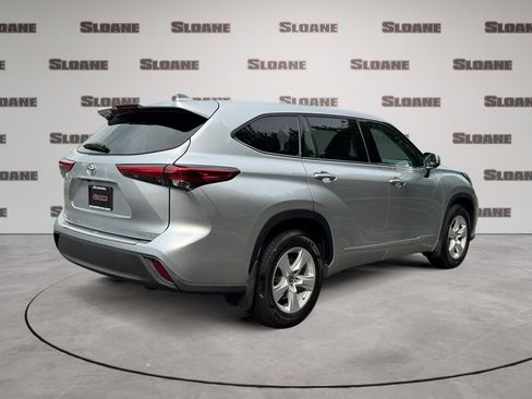Used 2020 Toyota Highlander LE w/ Protection Package #3 AWD/4WD image 5