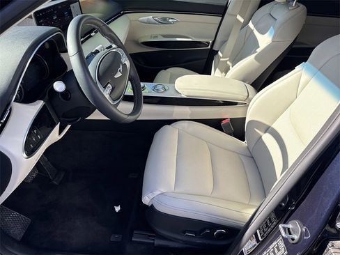 Used 2025 Genesis GV70 2.5T image 9