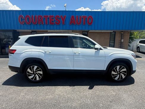 Used 2025 Volkswagen Atlas SE AWD/4WD image 8
