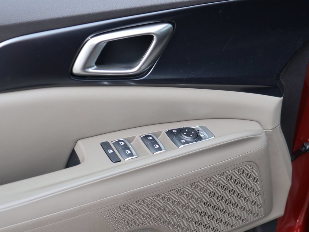 New 2025 Kia Carnival FWD image 22
