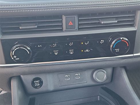 Used 2025 Nissan Rogue S image 20