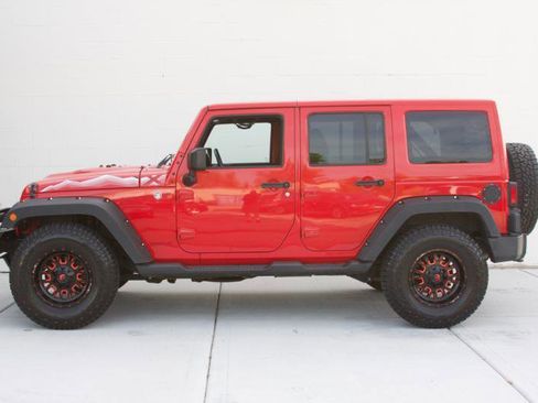Used 2015 Jeep Wrangler Unlimited Sahara AWD/4WD image 13