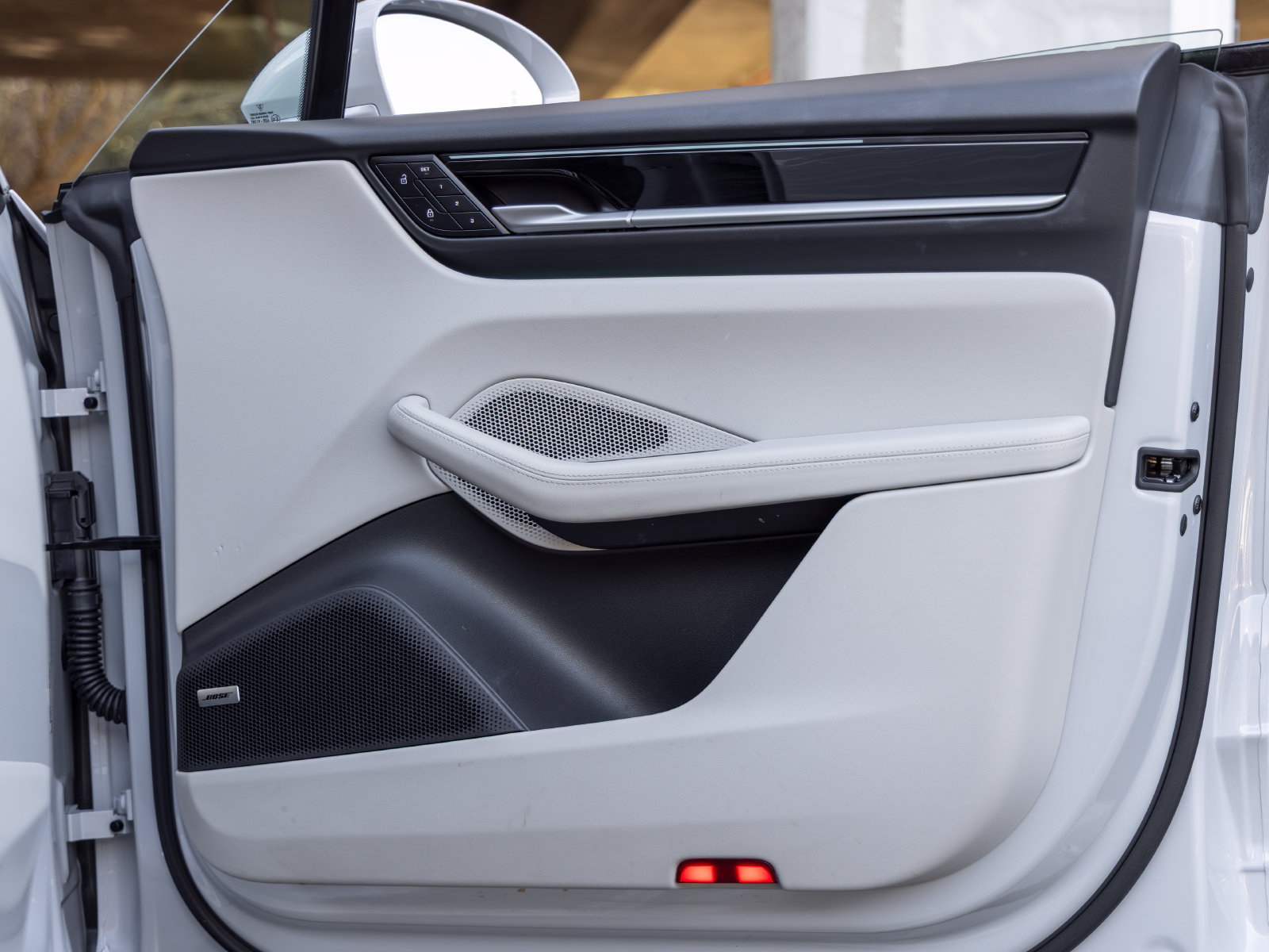 Certified 2025 Porsche Macan Electric RWD image 55