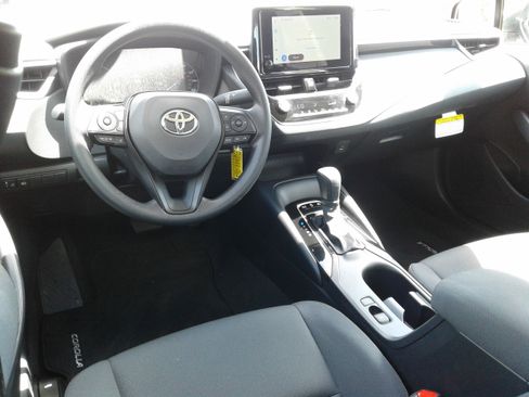 Used 2025 Toyota Corolla LE FWD image 13