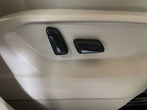 Used 2024 Volkswagen Atlas SEL Premium R-Line image 11