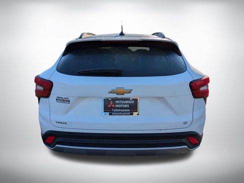 Used 2025 Chevrolet Trax LT w/ LT Convenience Package FWD image 5