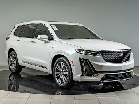 Used 2025 Cadillac XT6 Premium Luxury w/ Technology Package AWD/4WD image 3